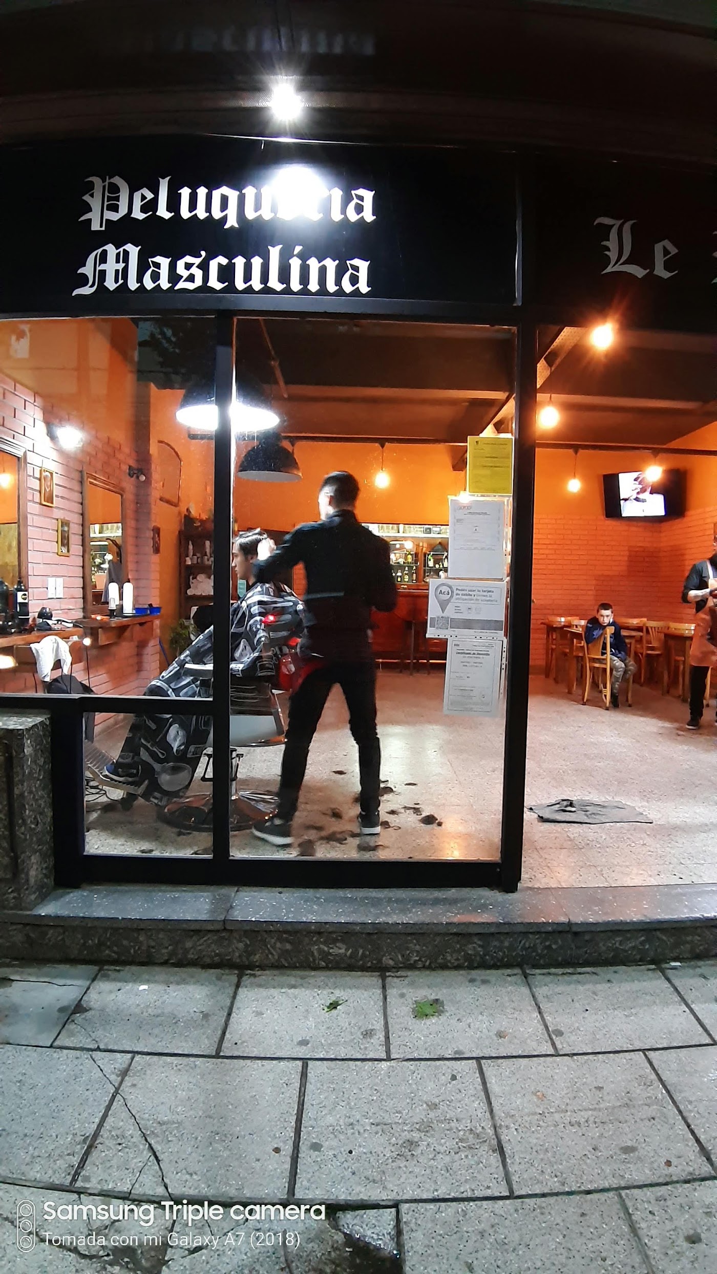 Le Roi Barber Shop